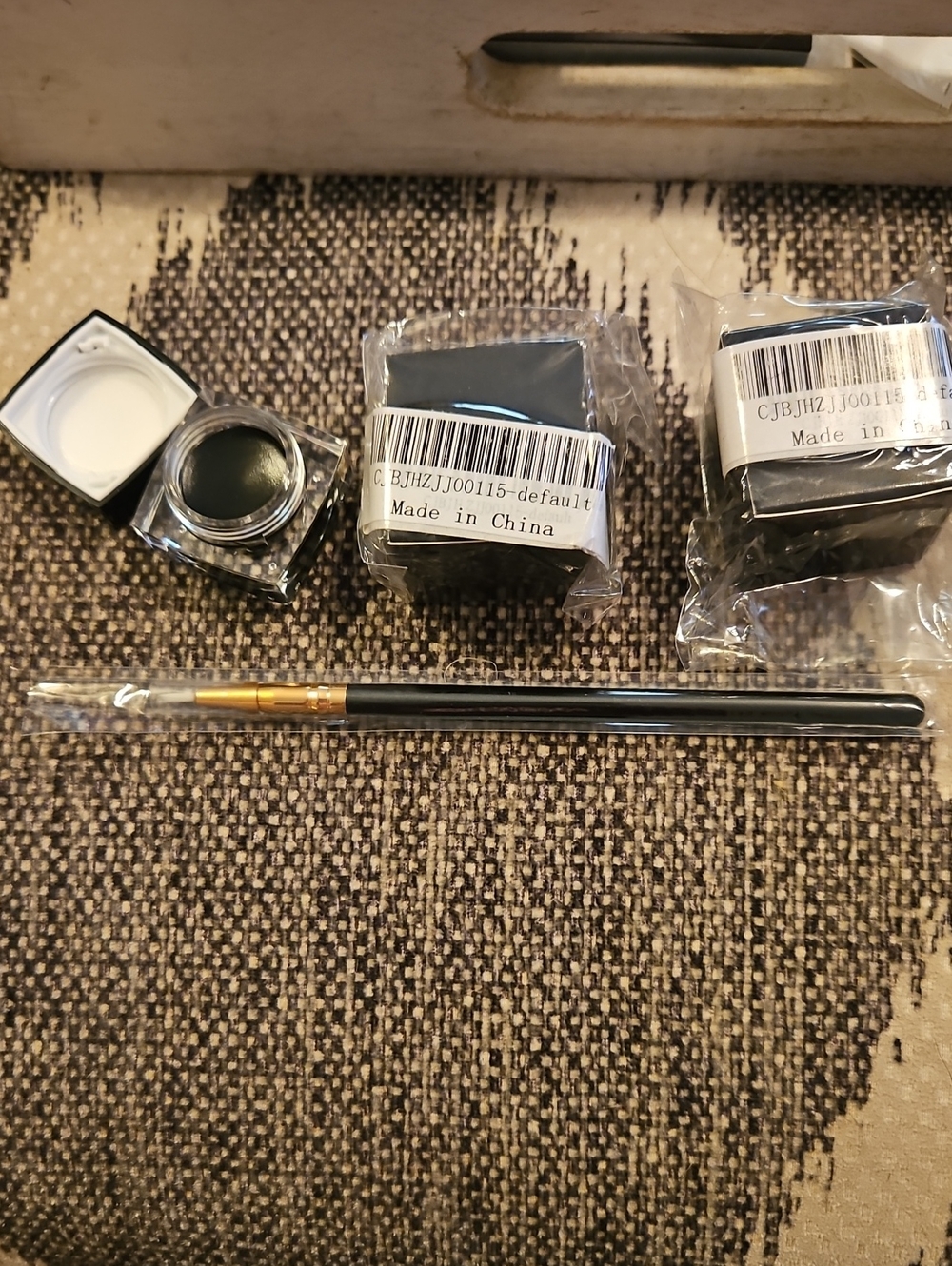 Black Cream Eyeliner with Brush - Professional Precision